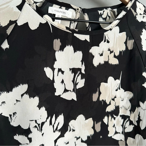 Maurices Black and Cream Flower Blouse with keyhole back. XS - Picture 2 of 9